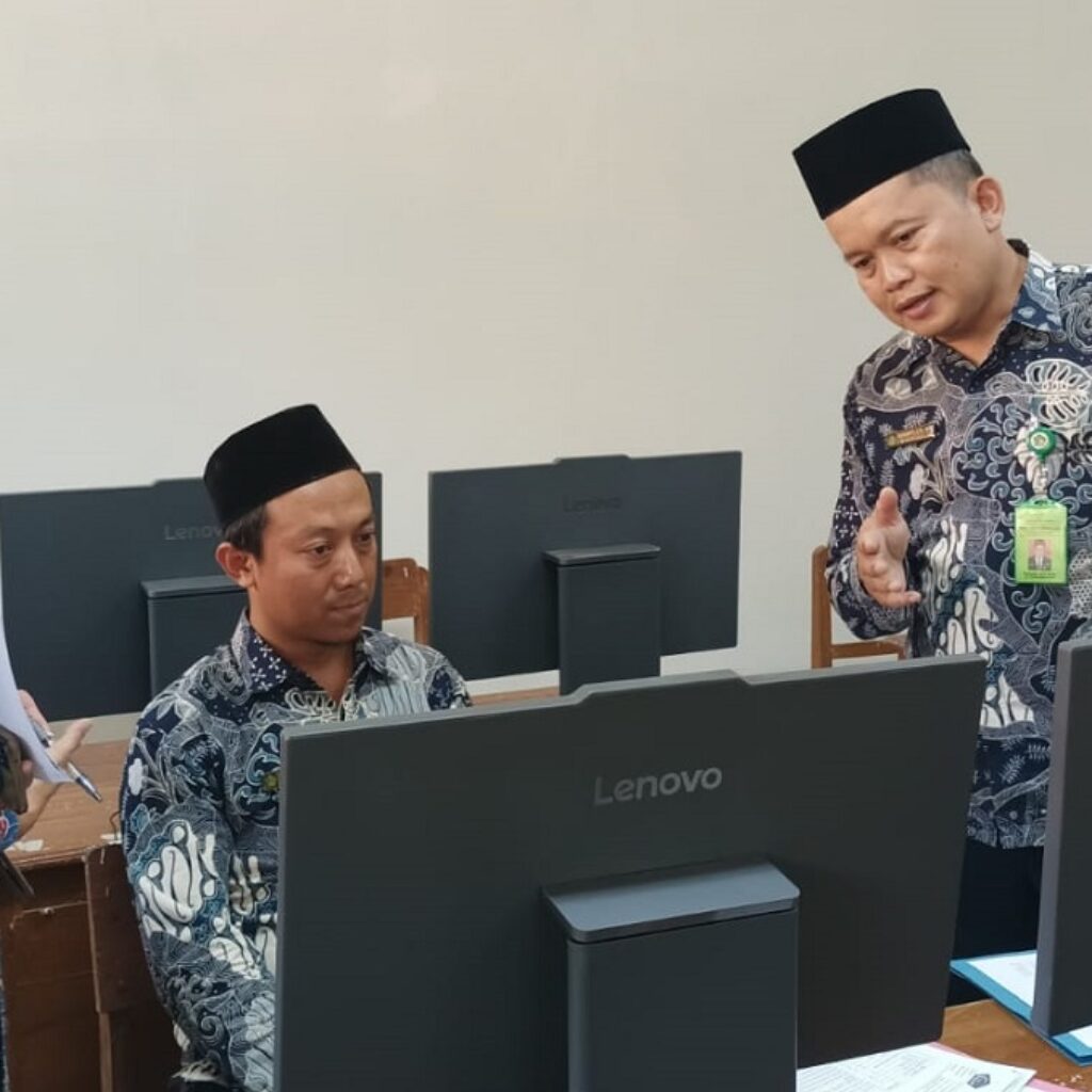 Ombudsman Jateng Ingatkan Sekolah Dilarang Jual atau Mengarahkan Pembelian Seragam
