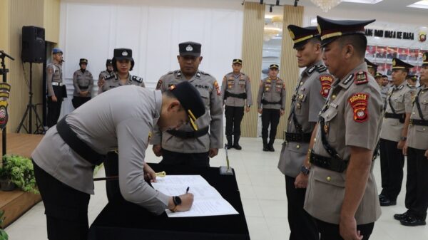 Kapolres Ketapang Pimpin Pelantikan Kabag Log dan Sertijab Dua Kapolsek
