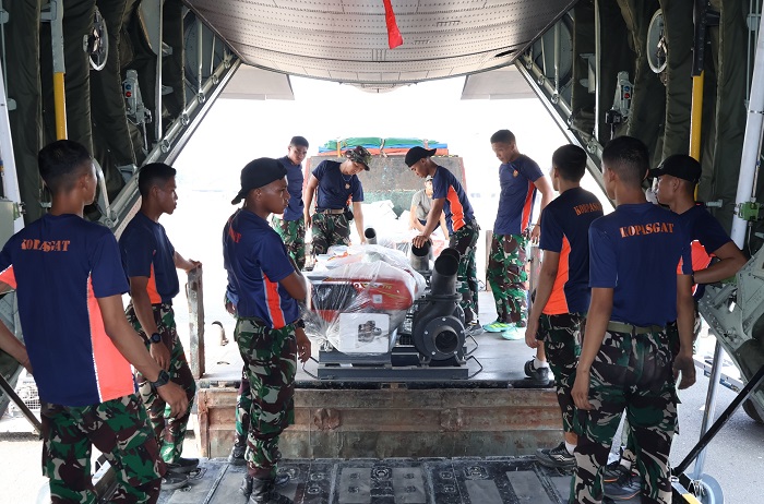 Perkuat Penanganan Karhutla, Lanud Halim Perdanakusuma Kirim Pompa Air ke Kalimantan