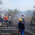 Polres Ketapang Bersama TNI dan Manggala Agni Padamkan Karhutla di Sungai Awan Kiri