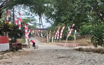 Jalan Rusak di Kampung Sukajadi Pandeglang Ganggu Akses Warga