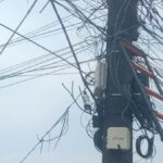 Kabel Internet ABN Net Terpasang di Tiang PLN Carita, Teknisi Akui Belum Ada Izin