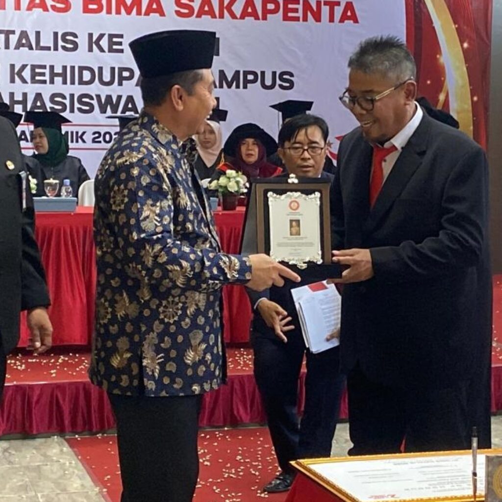 Kasatgas Pusat Studi Kepolisian Susilo Teguh Terima Penghargaan Visva Preraka dari UBISA