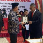 Kasatgas Pusat Studi Kepolisian Susilo Teguh Terima Penghargaan Visva Preraka dari UBISA