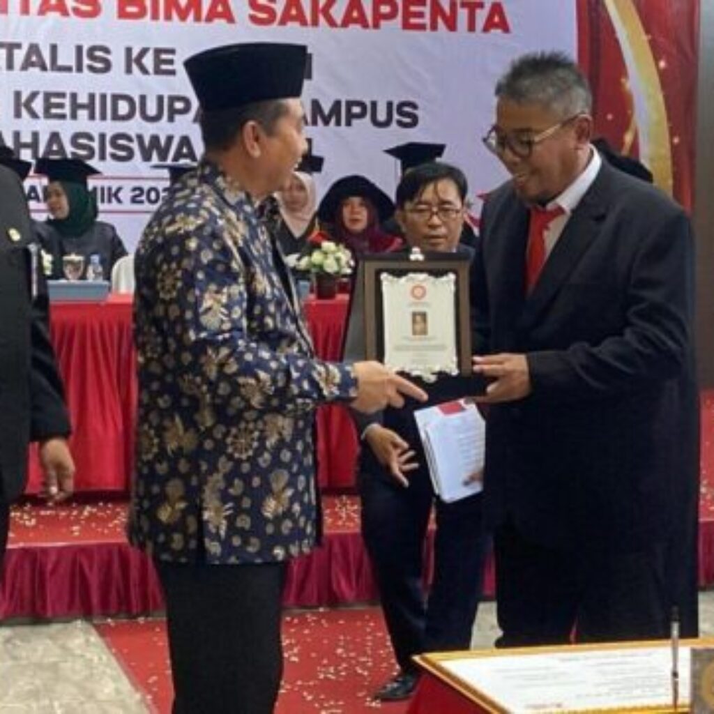 Kasatgas Pusat Studi Kepolisian Susilo Teguh Terima Penghargaan Visva Preraka dari UBISA