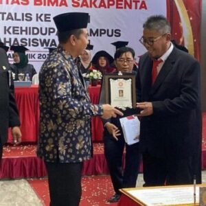 Kasatgas Pusat Studi Kepolisian Susilo Teguh Terima Penghargaan Visva Preraka dari UBISA
