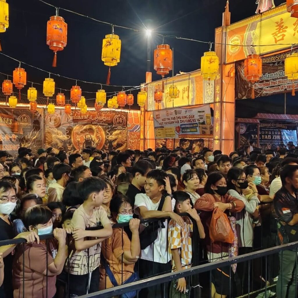 Ribuan Umat Padati Kelenteng Fab Zhu Kung Singkawang, Rayakan HUT ke-14
