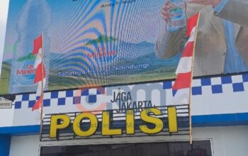 Videotron di Atas Atap Pospol Gambir Disorot