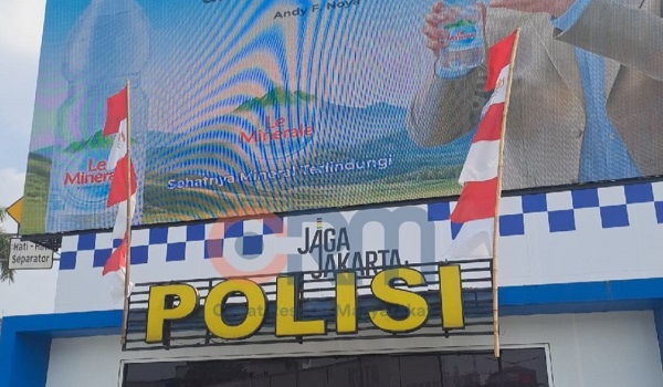 Videotron di Atas Atap Pospol Gambir Disorot
