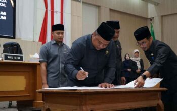 Suasana Rapat Paripurna DPRD Kabupaten Sukabumi saat menyepakati Perubahan APBD Tahun Anggaran 2026.