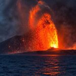 Gunung Anak Krakatau mengalami erupsi saat dipantau Pemerintah Provinsi Lampung dan BPBD.