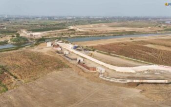Jembatan Gantung Setrokalangan yang dibangun Kementerian PU di atas Sungai Wulan sebagai penghubung Kudus dan Demak.