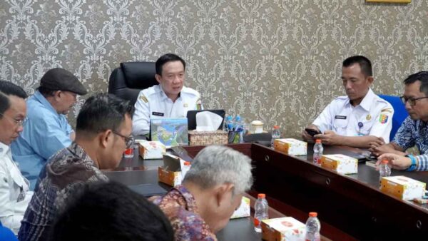 Rapat Tim Koordinasi Inisiatif Karbon Provinsi Lampung membahas pengembangan ekonomi blue-green dan perdagangan karbon.