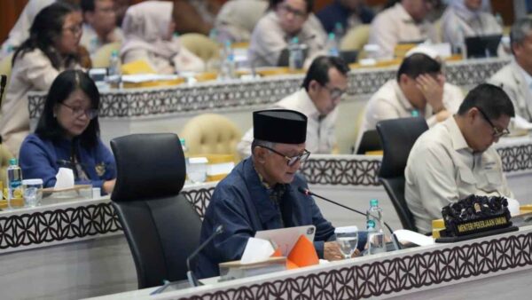 Proses pemulihan jalan dan jembatan nasional pascagempa di Nusa Tenggara Timur oleh Kementerian PU.