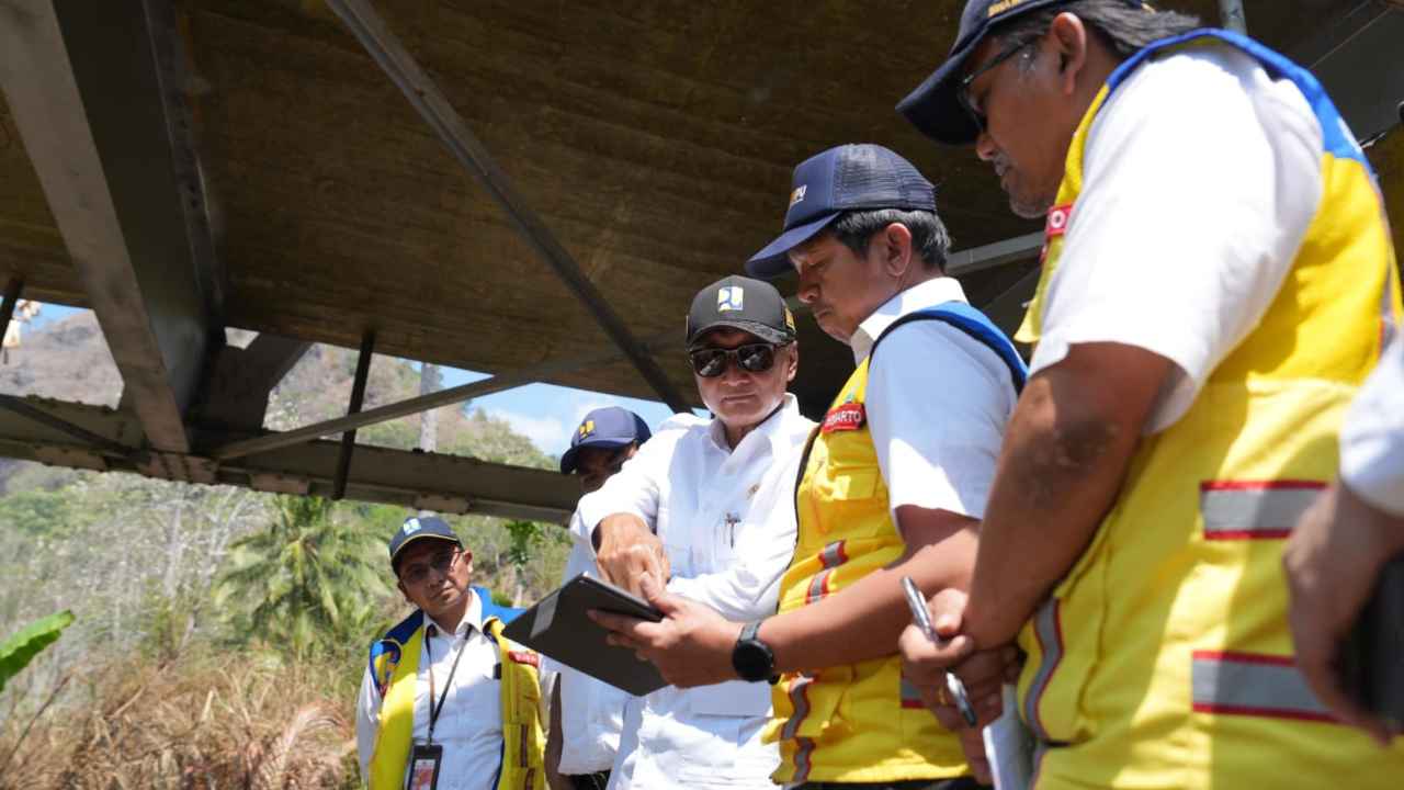 Menteri PU Dody Hanggodo memimpin koordinasi Satgas Tanggap Darurat Infrastruktur untuk penanganan bencana di Indonesia.