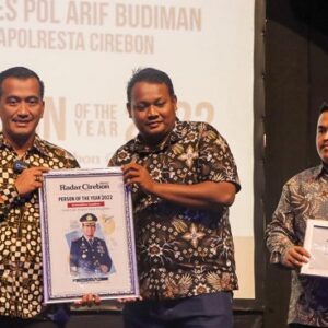 Kapolresta Cirebon Raih Penghargaan Innovative Leader “Gerak Cepat Respon Aduan Masyarakat” Dari Radar Cirebon Group