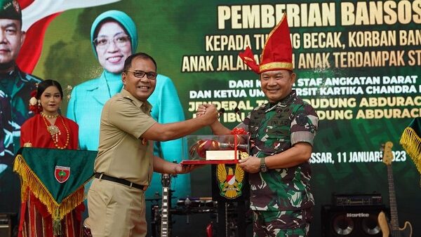 Tingkatkan Kesejahteraan Prajurit, Kasad Serahkan 20 Unit Rumdis ke Kodim 1414/Tator