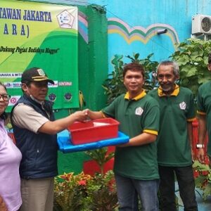 Peringati HPN 2023, AWARA Berikan bantuan Kepada Pegiat Maggot di RW 04 Tanjung Priok