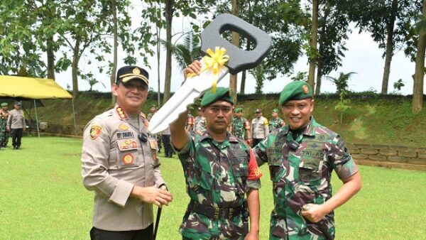 Danrem Wijayakusuma Berikan Penghargaan Babinsa Sumpiuh Tangkap Pelaku Curanmor