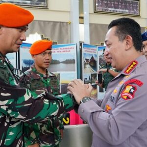Kapolri Beri Apresiasi Langsung ke TNI yang ‘Berputar’ dan Tim Gabungan Evakuasi Kapolda Jambi