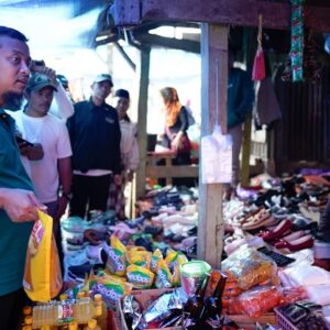 Pantau Harga Bahan Pokok, Gubernur Sulsel : Mari Gerakkan Ekonomi Pasar Tradisional