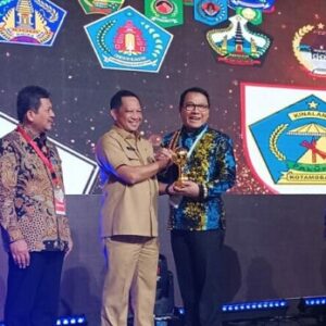 Walikota Metro Terima Penghargaan UHC Award BPJS RI