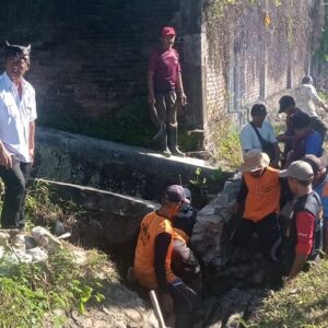 Warga Panik : Saluran Irigasi BKS 2, Desa Ringintelu Kecamatan Bangorejo Rusak Parah