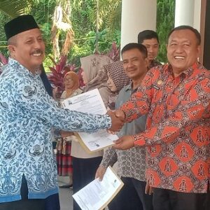 Di Kantor Bupati Aceh Selatan, 310 PNS di Tiga Kota dan Kab Terima SK Kenaikan Pangkat serta Pensiun