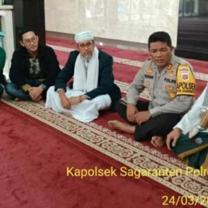 Polsek Sagaranten Polres Sukabumi Gelar Jumat Curhat di Masjid Agung Al-Hidayah-Kaum, Dengar Keluh kesah Masyarakat
