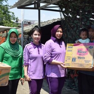 Ikatan Kesejahteraan Keluarga TNI Pragati Wira Anggini Cabang BS VI Kogartap I/JKT Bantu Korban Kebakaran Depo Plumpang