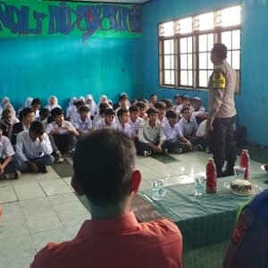 Polsek Cicurug Polres Sukabumi Go to School ke SMP Negeri 3, Sampaikan Program “AA DEDE”