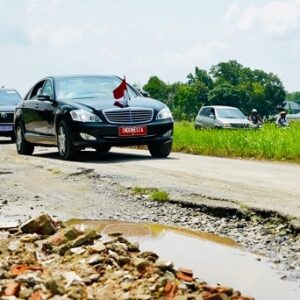 Viral Jalan Rusak di medsos, Akhirnya Presiden Jokowi kunjungi Provinsi Lampung