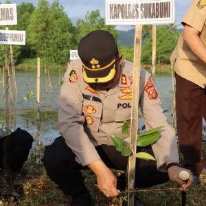 Dibuka Presiden Jokowi, Kapolres Sukabumi Hadiri Puncak Penanaman Mangrove Nasional