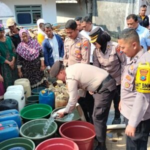 Polisi Peduli, Jum’at Curhat salurkan bantuan kemanusiaan untuk masyarakat