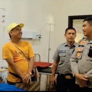 Kapolres Sukabumi dan Ketua Bhayangkari Cabang Sukabumi Jenguk Guru TK Afifah yang Dirawat di RSUD Palabuhanratu