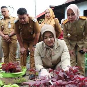 Fatmawati Rusdi Pantau Kesiapan Lomba Kelurahan Tingkat Kabupaten Kota 2023