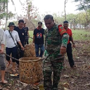 Danramil dan Camat Labuan ajak masyarakat peduli Lingkungan dan hewan