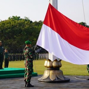 Kapok Sahli Pangdam IV/Diponegoro Sampaikan Pesan Pangdam Kepada Seluruh Prajurit dan PNS Pada Upacara 17-an