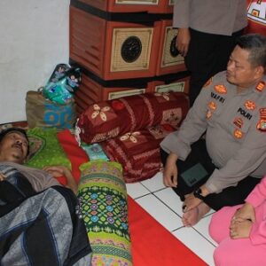 Bulan Bakti Polri Presisi, Polsek Kalideres Anjangsana ke purnawirawan yang Sakit Menahun
