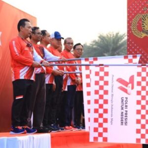 Sambut Hari Bhayangkara ke-77, Listyo Sigit lepas Bhayangkara Fun Walk