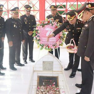 Jelang Hari Bhayangkara, Polres Aceh Selatan Ziarah dan Tabur Bunga di Makam Pahlawan