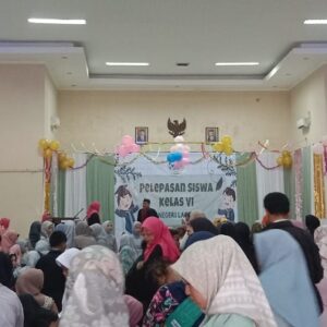 Pelepasan Kelas 6 SDN Labuan 3 Pandeglang diiringi rasa sedih dan bahagia