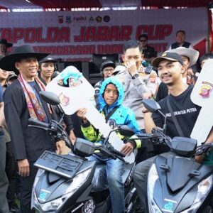 Kapolda Jabar Tutup Seni Ketangkasan Domba Garut Piala Kapolda Jawa Barat dan Berikan Tali Asih