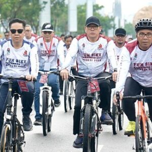 Danny Pomanto Ajak Wali Kota Peserta Rakernas APEKSI Gowes Keliling Kawasan Metro Tanjung Bunga-CPI