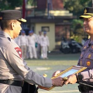 Kapolda Jabar beri penghargaan kepada personel dan jajaran yang berprestasi