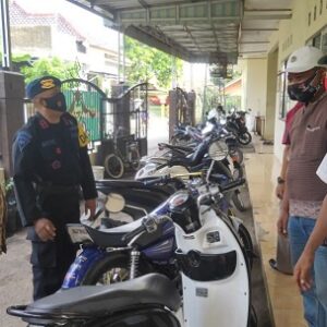 Sat Brimob Polda Jabar Patroli Harkamtibmas sambangi rumah warga