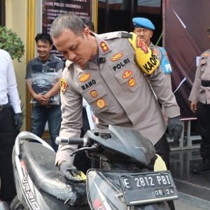 Polisi menggelar Konferensi Pers Ungkap Kasus Jambret yang Viral di Medsos