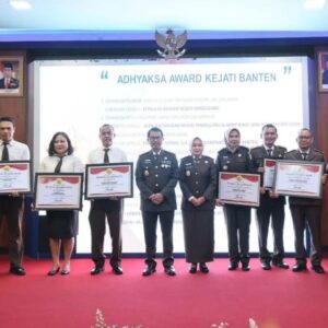 Kajari Lebak dapat dua penghargaan Living Law Kejati Banten Award 2023