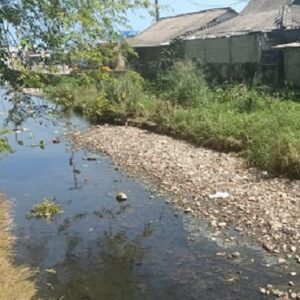 Sering menimbulkan banjir, Pendangkan sungai Cipakabuah dikeluhkan warga