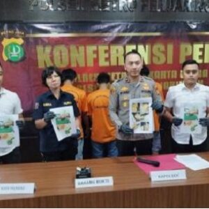Kapolsek Metro Penjaringan pimpin pers rilis kasus pengeroyokan maut
